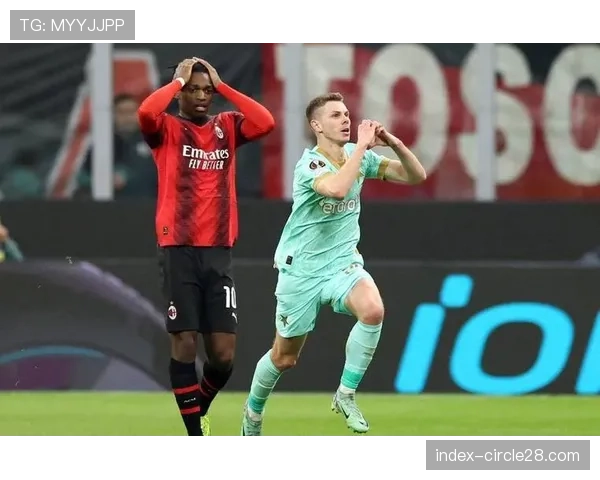 欧联杯出局后，AC米兰全队进行封闭训练备战联赛